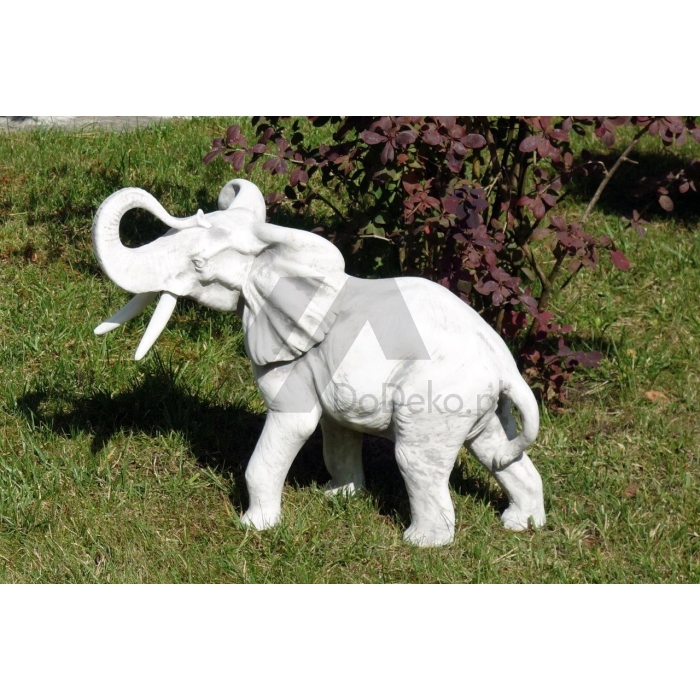 Słoń z trąbą do góry - figura dekoracyjna z betonu