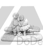 Figurka chłopca i dziewczynki na ławeczce